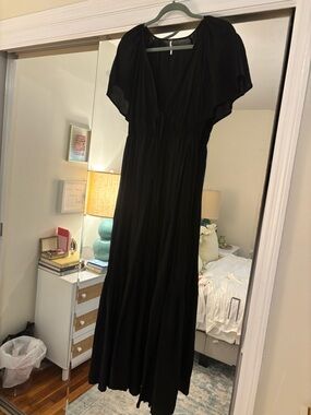 Elegant Black Maxi Dress with Flutter Sleeves